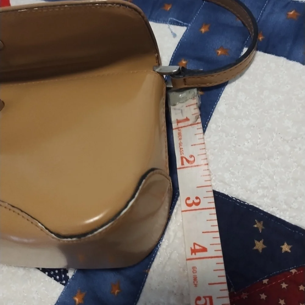 Elegant Tan Leather Shoulder Bag